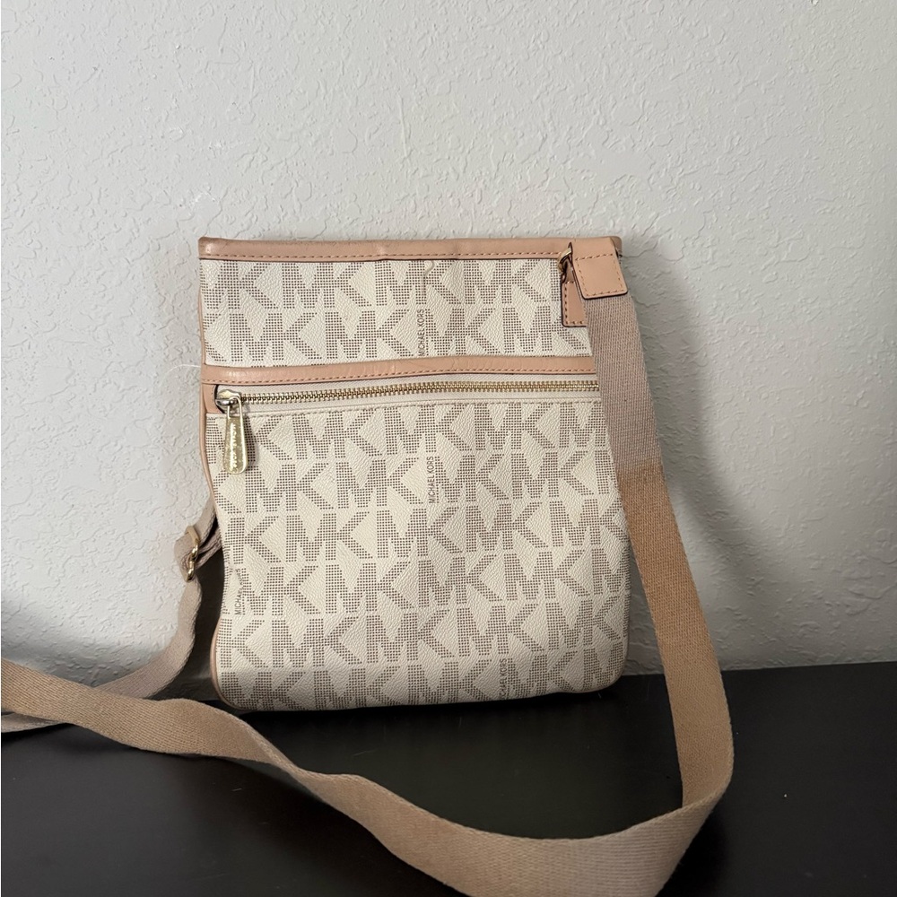 Michael Kors Crossbody Purse - Tan/Cream